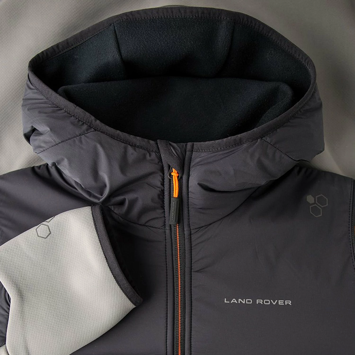 Land Rover Above & Beyond Rodinia Hybrid Jacke - Damen Merchandising 6 Land Rover Above & Beyond Rodinia Hybrid Jacke - Damen Merchandising