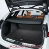 Jaguar Gepäckraum-Teppichmatte "Luxury" - F-Pace 2 Jaguar Gepäckraum-Teppichmatte "Luxury" - F-Pace