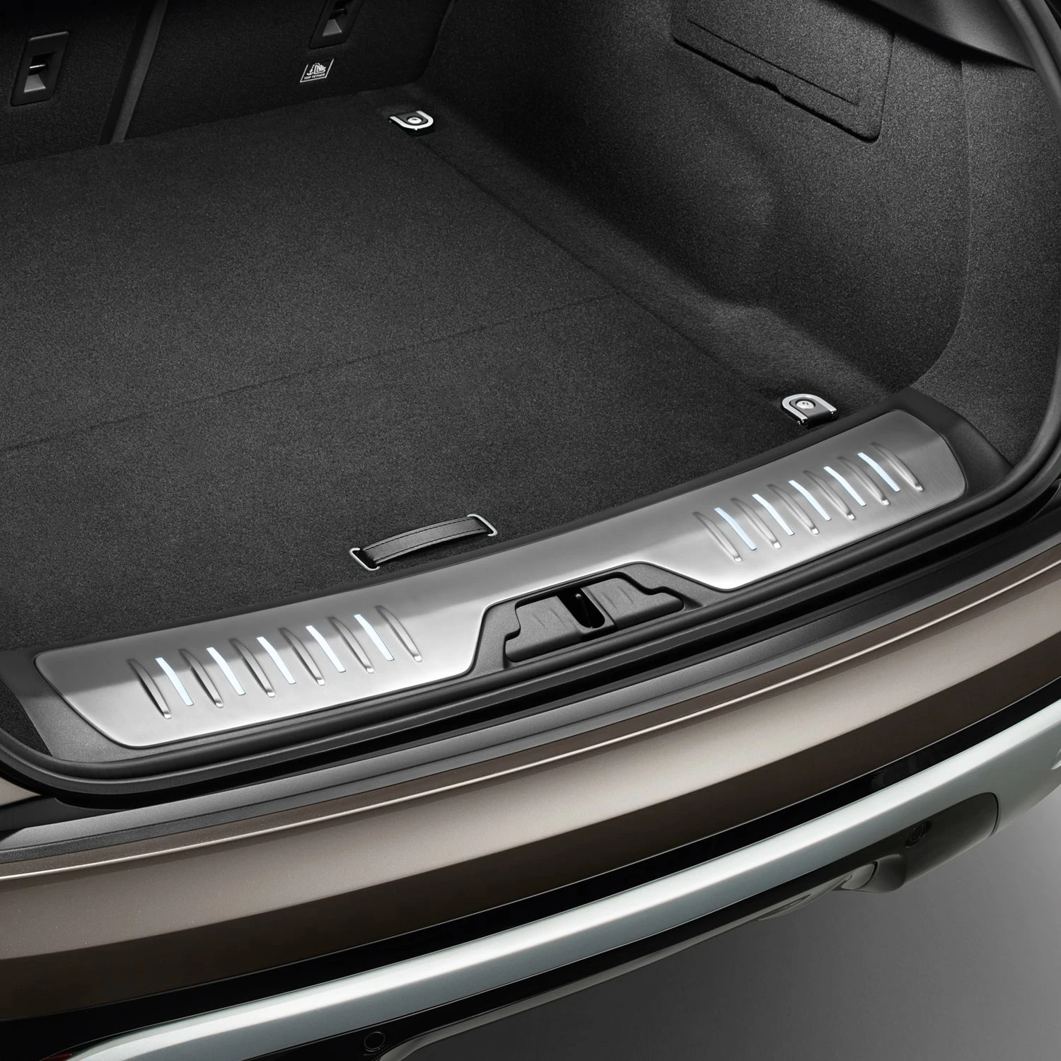 Land Rover Beleuchtete Ladekantenschutzleiste - Velar 3 Land Rover Beleuchtete Ladekantenschutzleiste - Velar